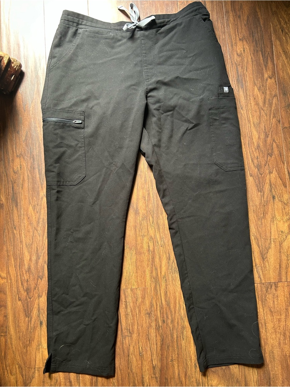 Women’s FIGS Black Livingston Scrub Pants Size Medium Petite